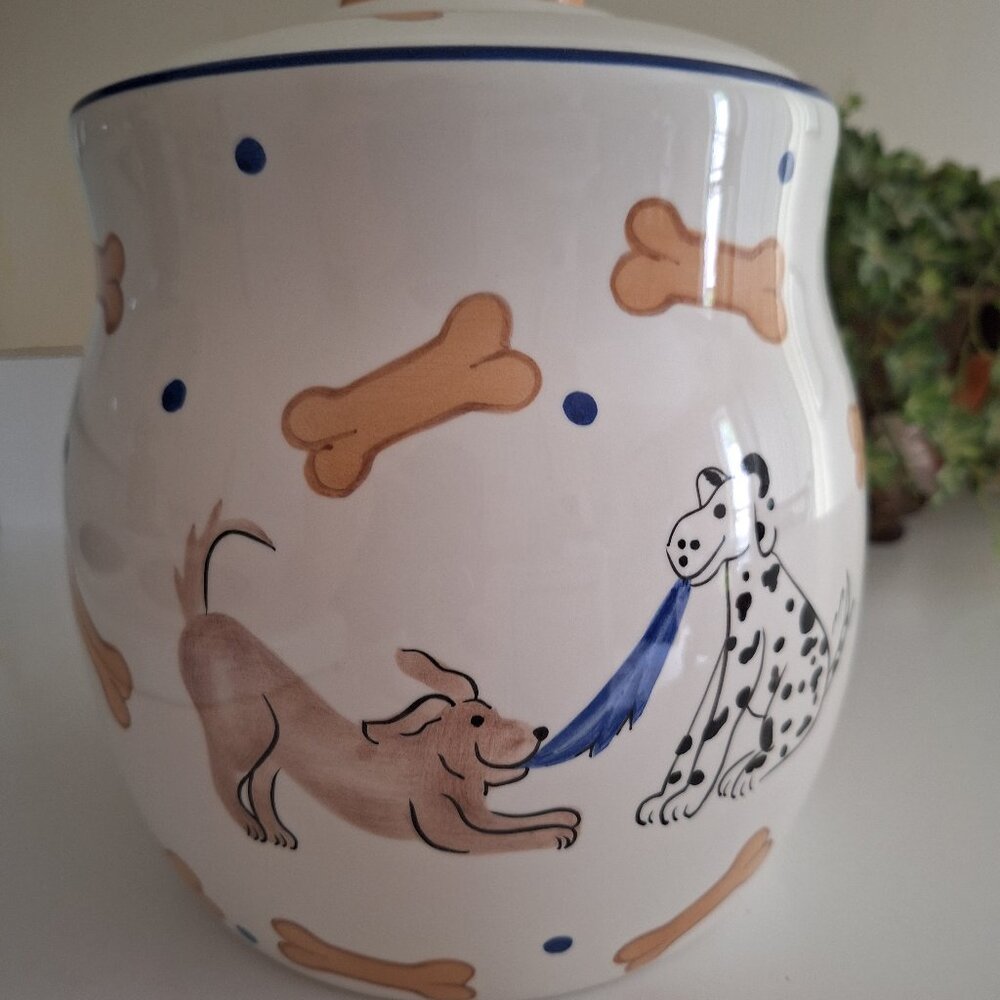 Ceramic Doggie cookie jar and air tight lid, dishwasher and microwave safe!